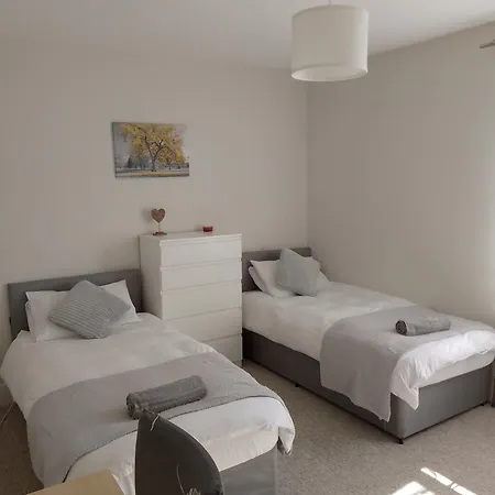 Double Or Twin Room In Town Centre East Grinstead Exterior photo