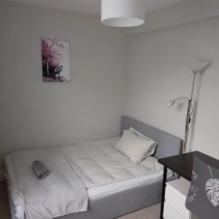 Double Or Twin Room In Town Centre East Grinstead Exterior photo