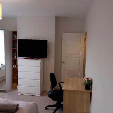 Double Or Twin Room In Town Centre East Grinstead Exterior photo