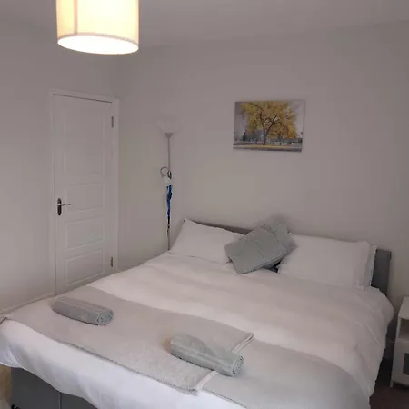 Double Or Twin Room In Town Centre East Grinstead Exterior photo