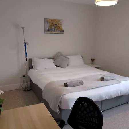 Double Or Twin Room In Town Centre East Grinstead Exterior photo