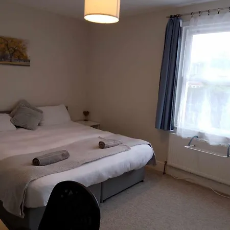 Double Or Twin Room In Town Centre East Grinstead Exterior photo