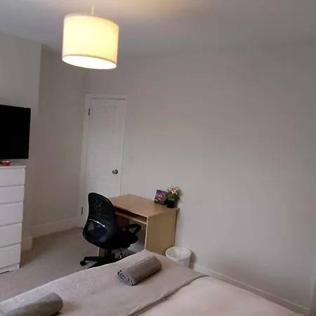 Double Or Twin Room In Town Centre East Grinstead Exterior photo