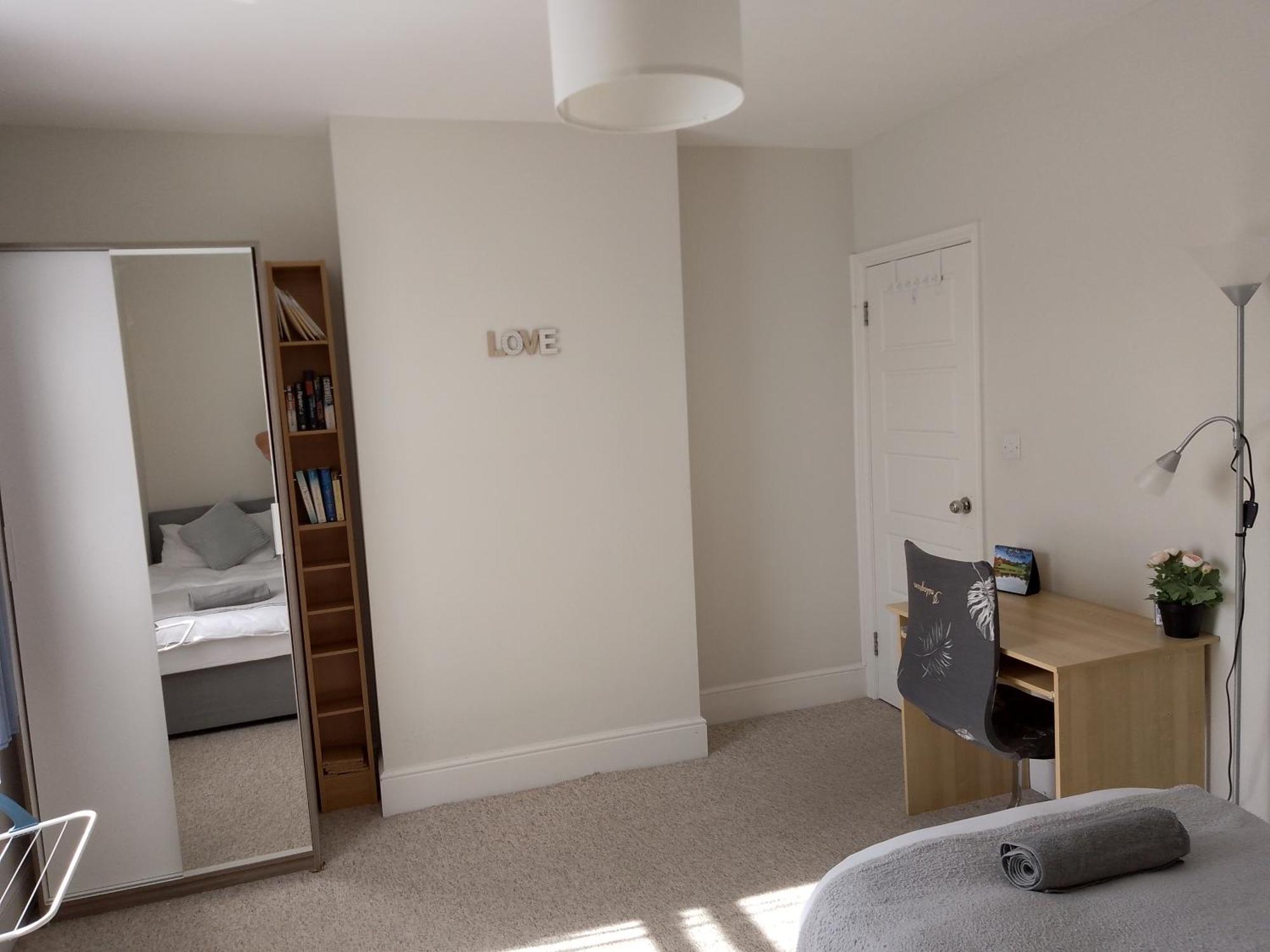 Double Or Twin In Town Centre Homestay